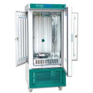 Climate chamber with humidity control